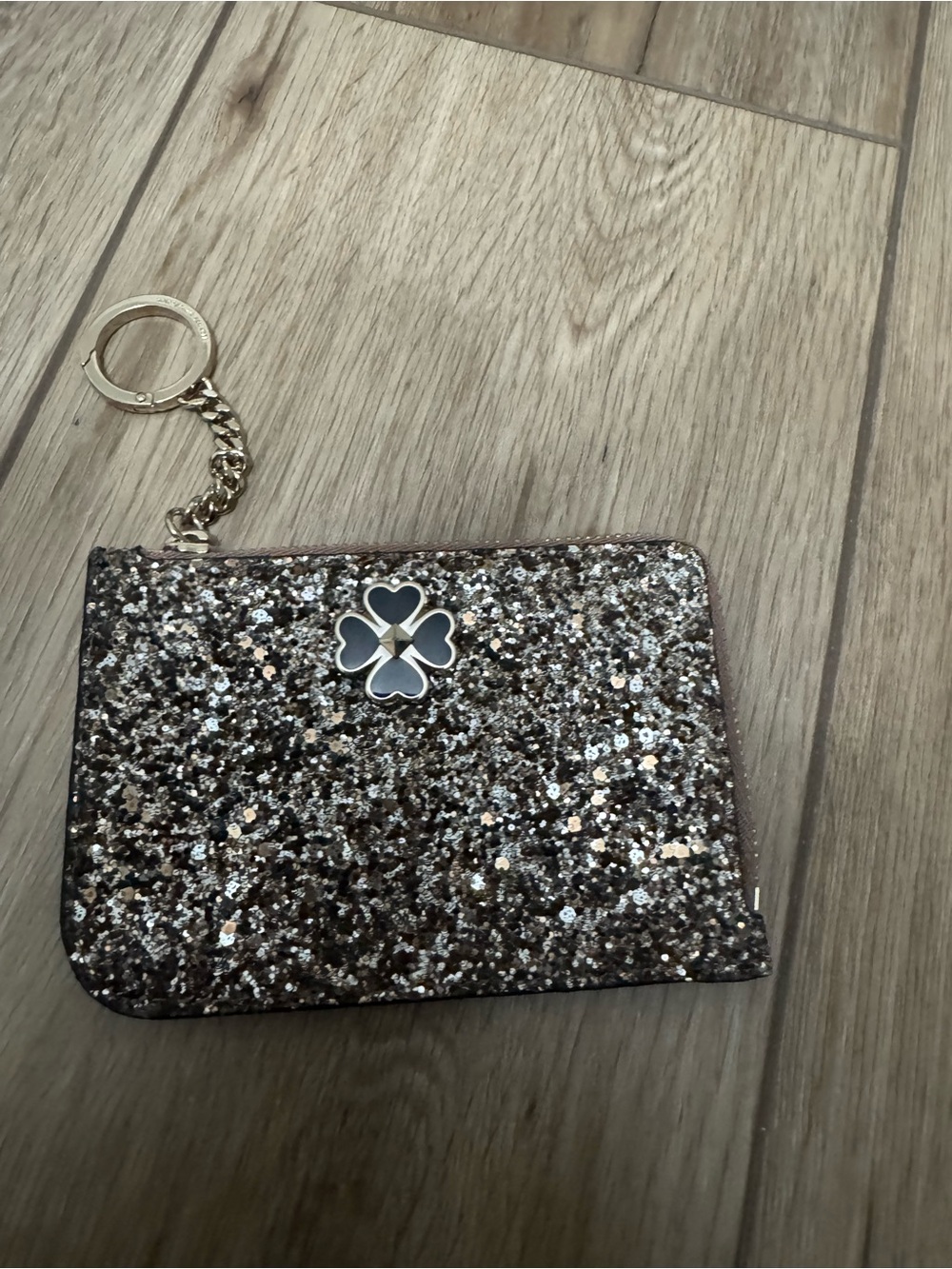 kate spade Sparkling Brown Glitter Card Pouch with Clover Charm